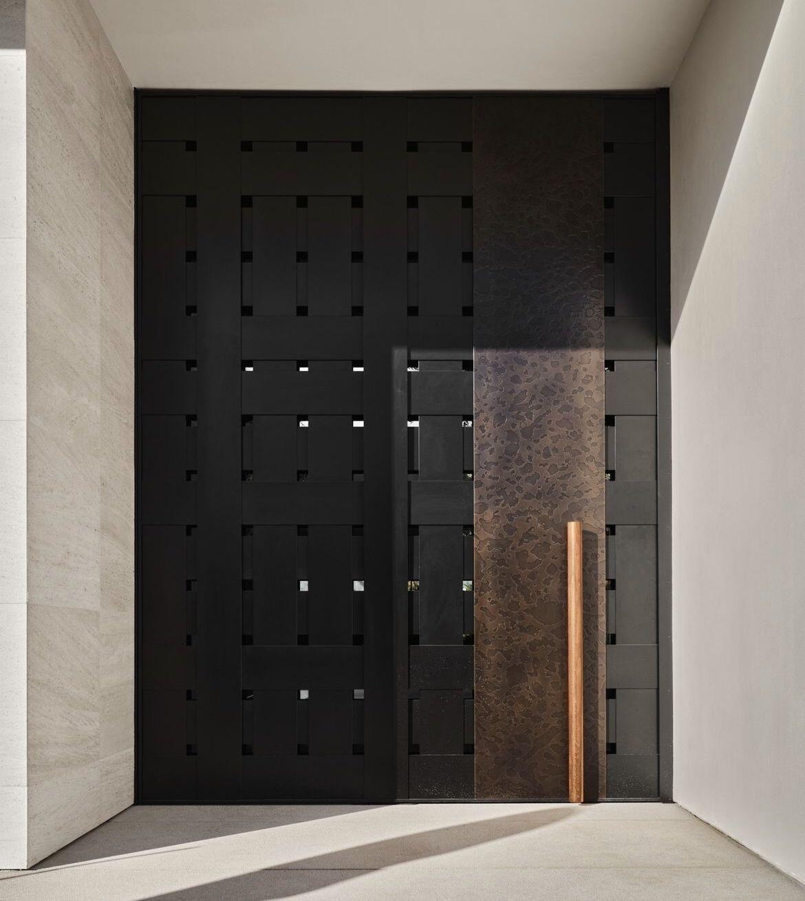 TINNO 黑调入户门：用光影与金属，写就空间的高级感