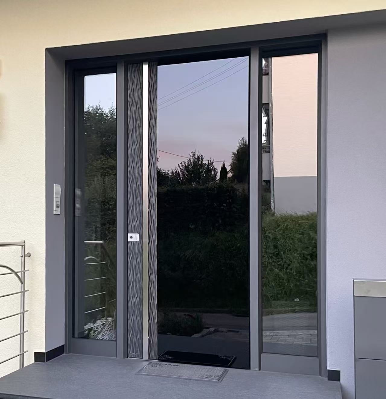 TINNO极简推拉入户门：以通透质感，定义现代大宅门面